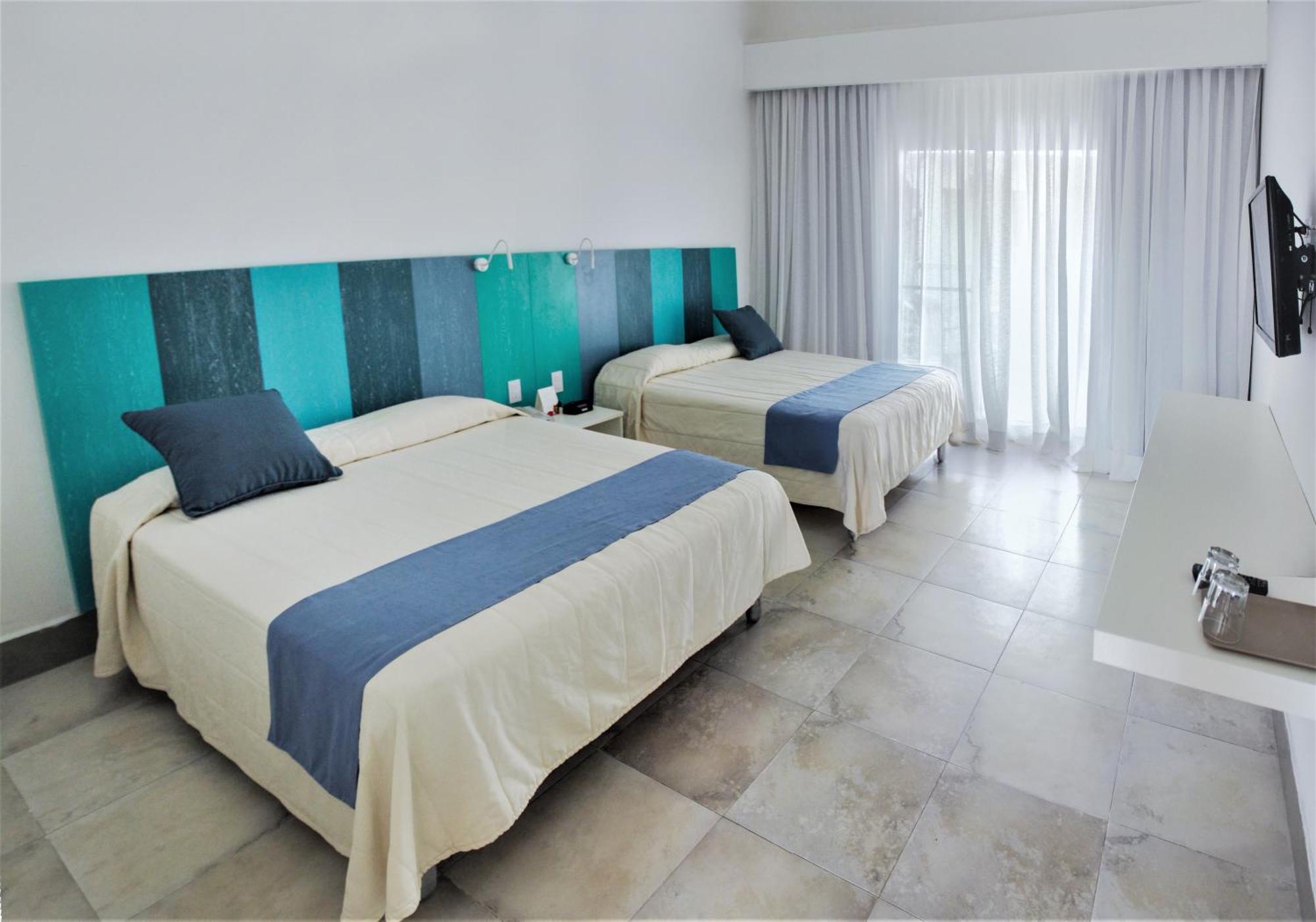 Accessible Queen Room with Two Queen Beds, Non-Smoking