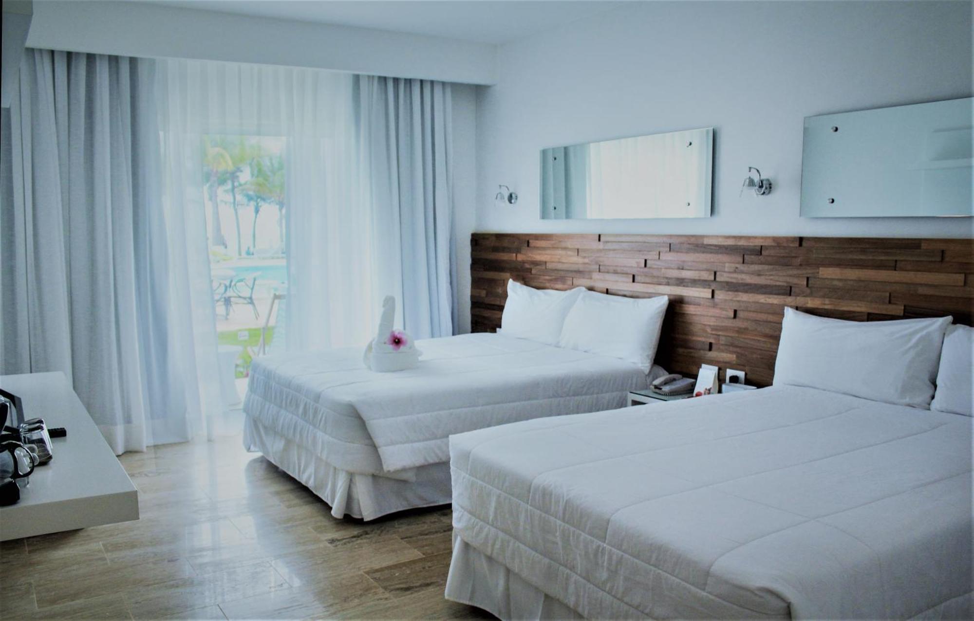 Superior Queen Room with Ocean View and Two Queen Beds, Non-Smoking